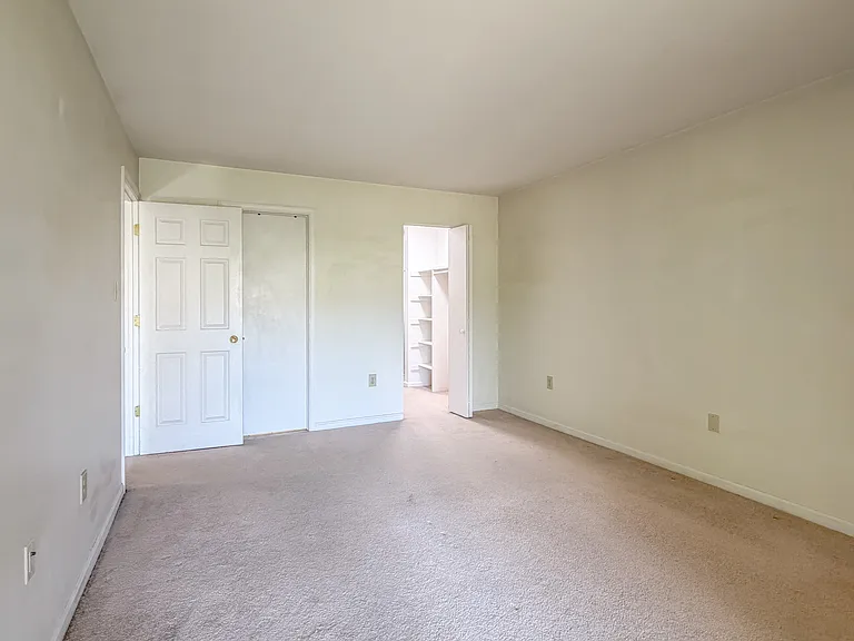208 Greenview Dr — Photo 18