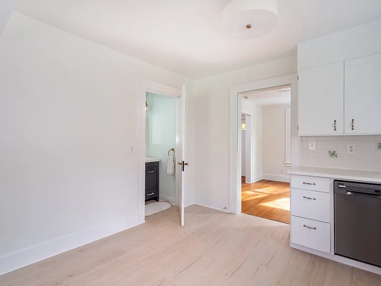 31 Hillandale Rd — Photo 24