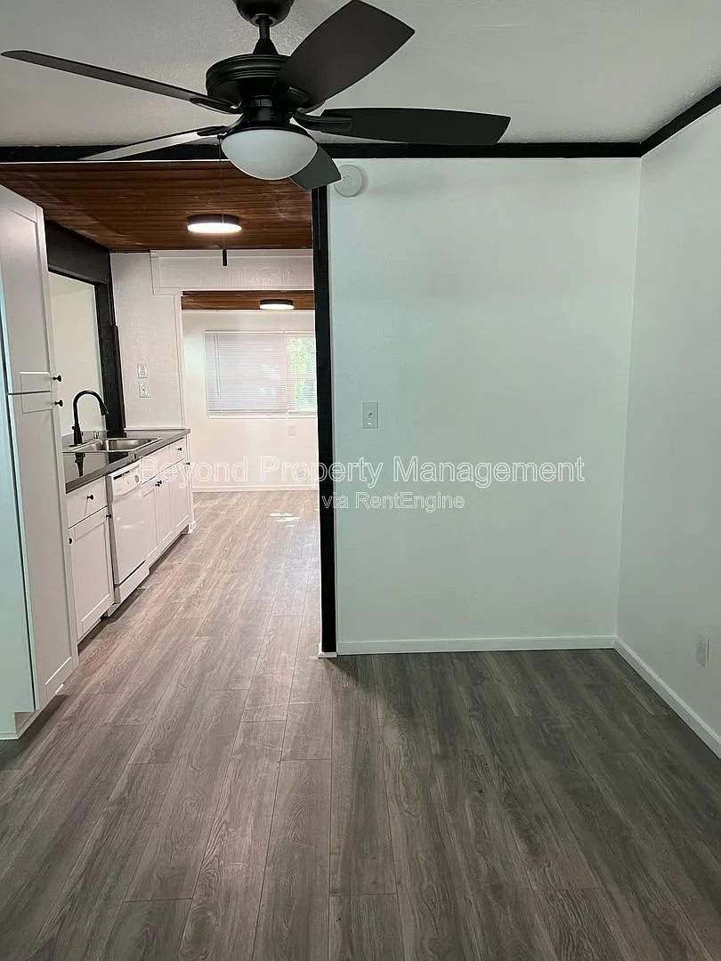 2 bed, 1.0 bath, 1008 sqft, $1,888 — Photo 2