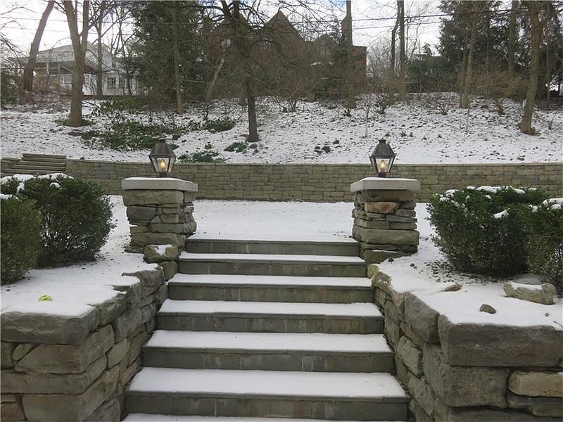 2nd image of 421 Morrison Dr