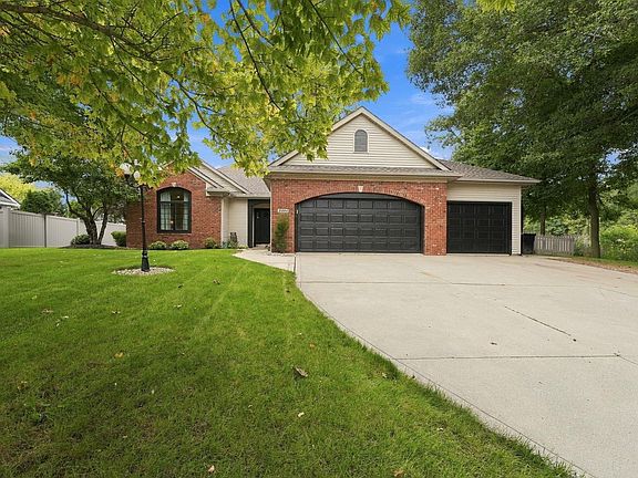 2nd image of 2204 Shady Ln