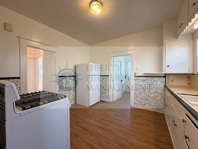 115 W Maple St — Photo 3