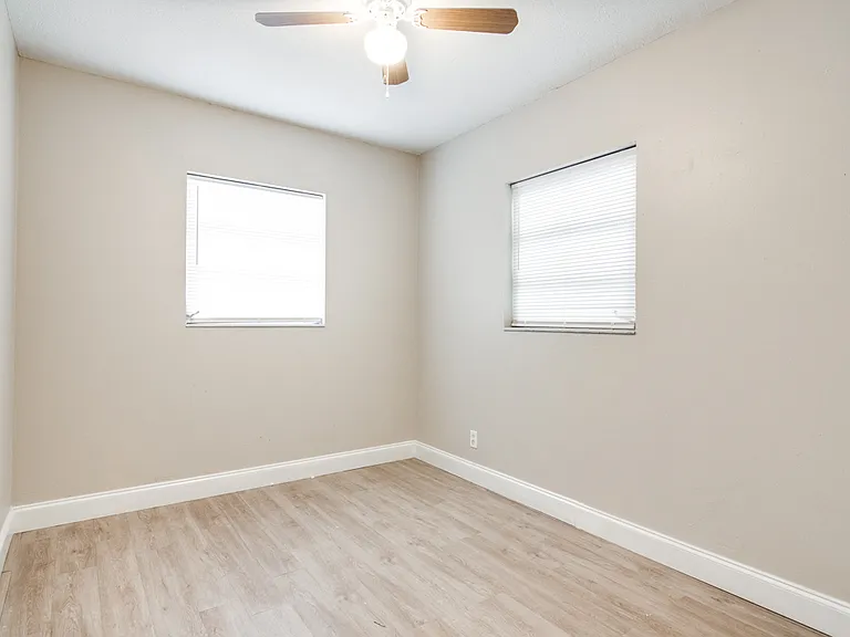 107 S Gomez Ave #C — Photo 10