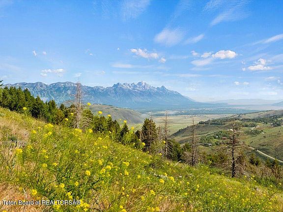 2nd image of 845 W Saddle Butte Dr