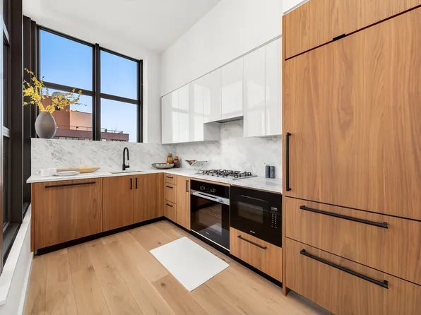 29 Huron Street image 2 of 19