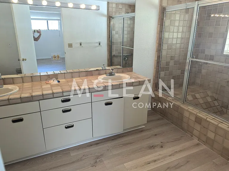 2737 E Plaimor Ave — Photo 27