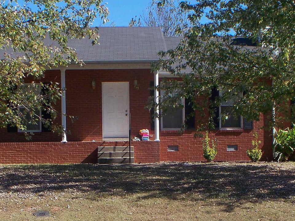 Very nice all brick 3/2 single family home w/rear entry 2car garage in a great neighborhood!