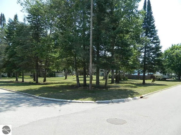 Forest Ave, Clare, MI 48617