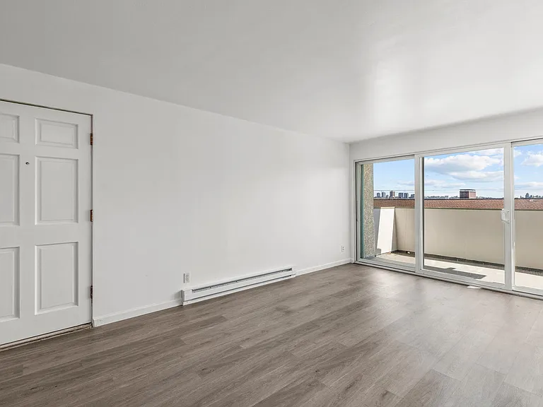 2144 Waverly Pl N #3 — Photo 9