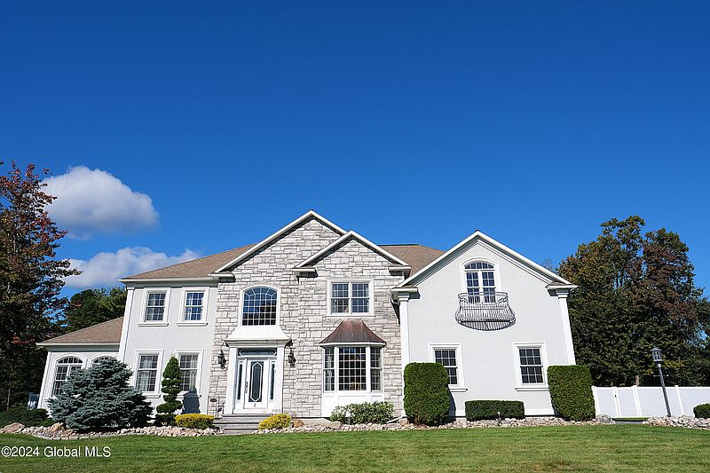 2nd image of 1 Carriage Hill Lane
