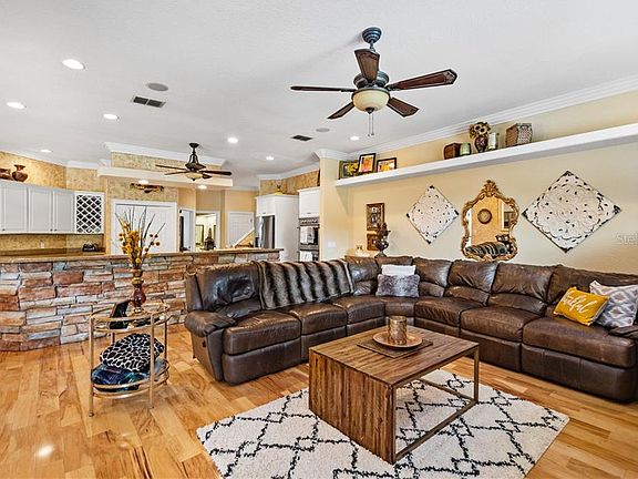 3rd image of 6848 Crescent Oaks Cir
