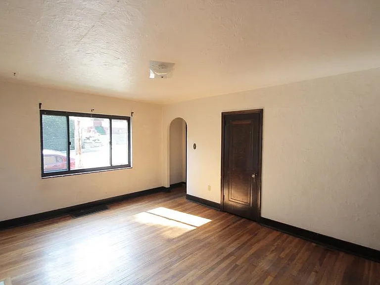 7915 Saint Lawrence Ave #3 — Photo 3