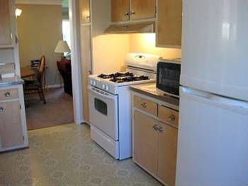 3rd image of 25641 Dover Ave