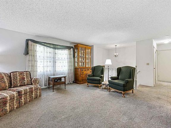 3rd image of 512 Kingston Dr