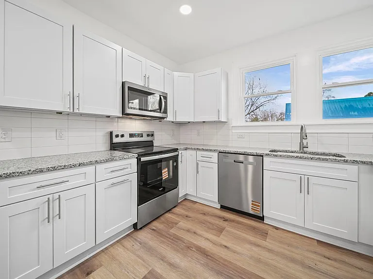 1703 Lowder St — Photo 12
