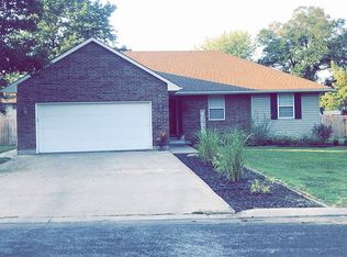 305 E Lawn St, Odessa, MO 64076