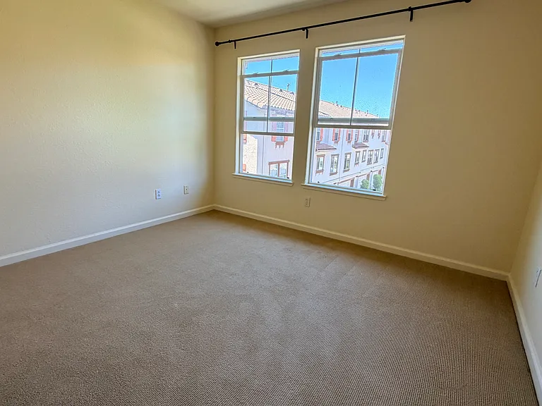 217 Santa Barbara St — Photo 32