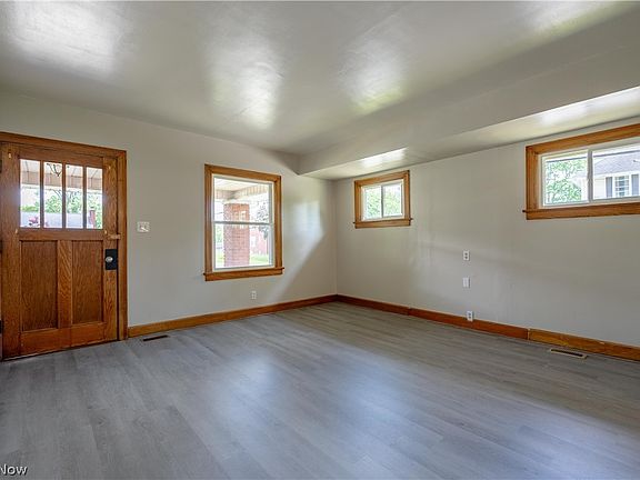 3rd image of 2245 Shunk Ave