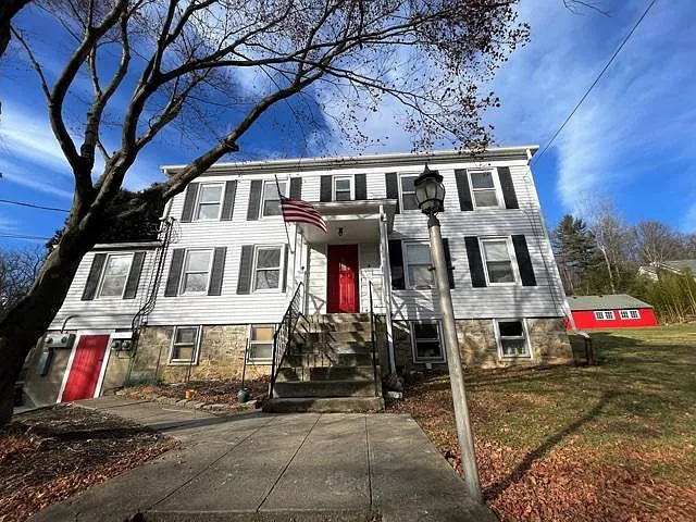 34 Anthony Rd #B