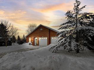 1520 Lakeside Ter, Watertown, WI 53094