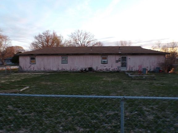 4th image of 105 S Holiday Ln