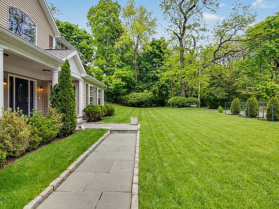 2nd image of 11 Maple Dr