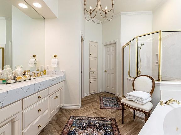 3rd image of 403 Westbury Ct