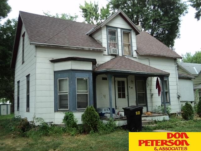 2nd image of 205 E Oak St