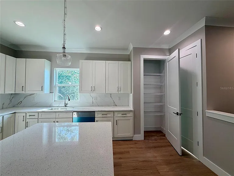 4314 W Gray St — Photo 6