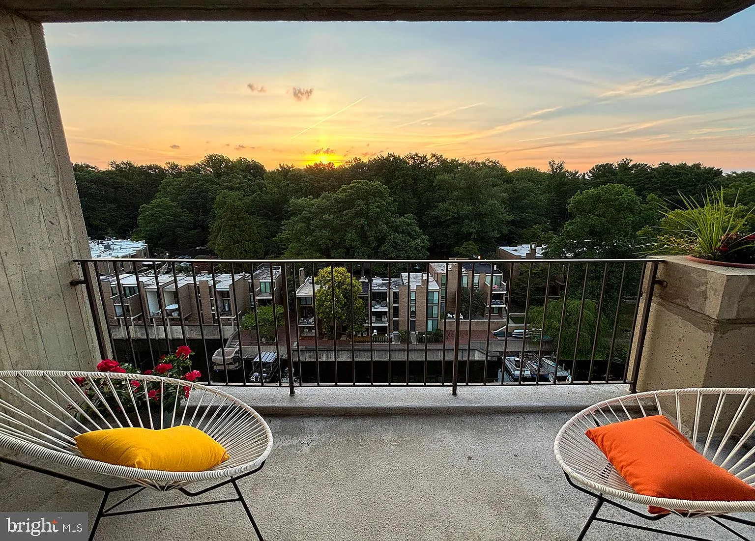 1 bed, 812 sqft, $2,350 — Photo 2