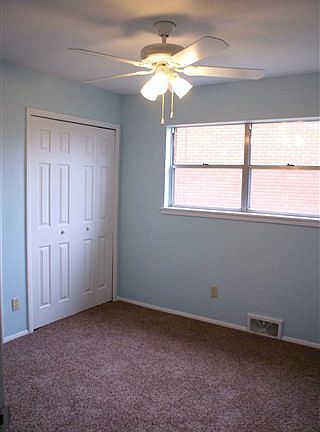 3rd image of 1004 W Christopher Dr