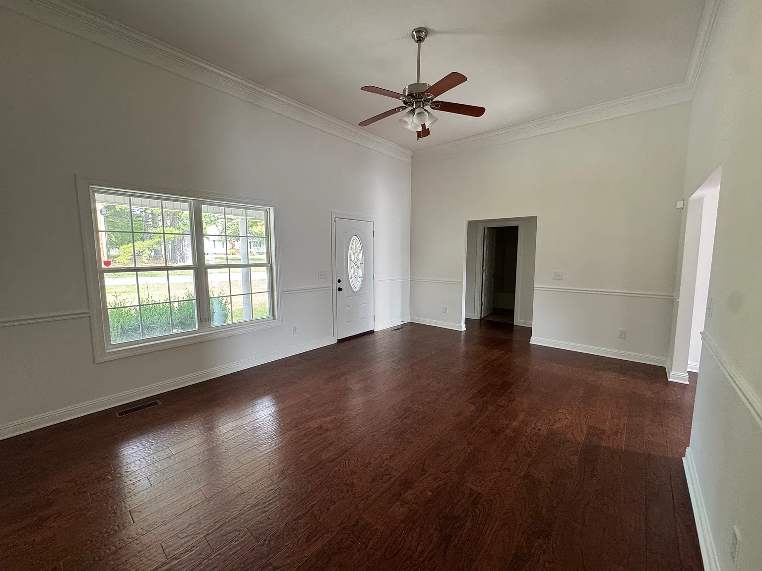 3 bed, 1328 sqft, $1,945 — Photo 3