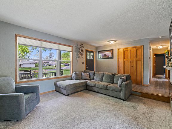 5th image of 14184 Ash Cir NE