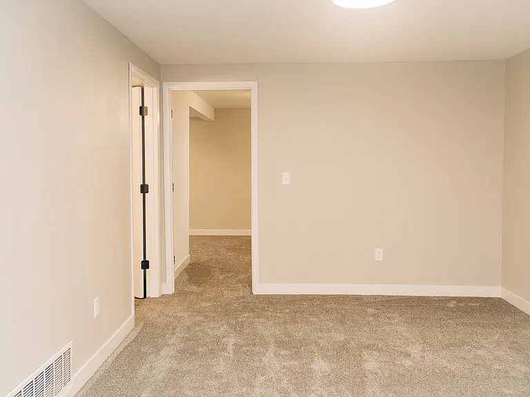 3404 Michigan Ave — Photo 5