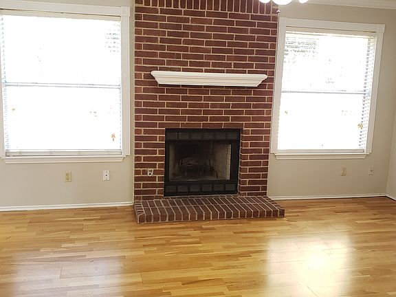 4th image of 8440 Fern Bluff Ave