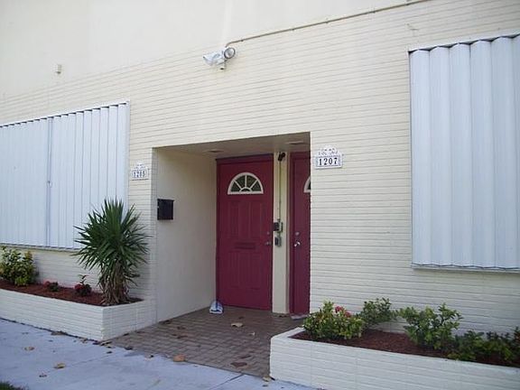 3rd image of 1205 S 21st Ave