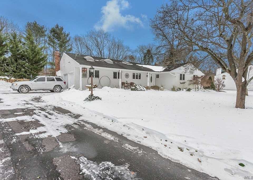 1st image of 32 Frazer Dr