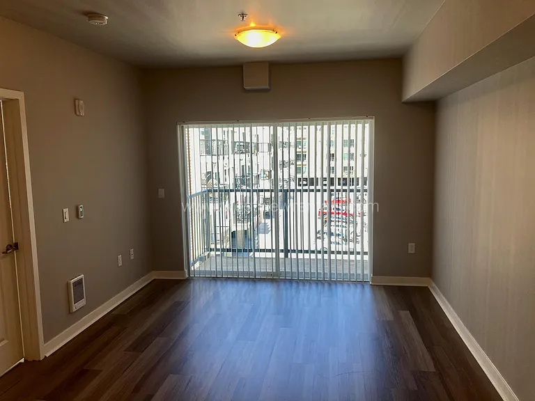 203 E Laurel St — Photo 144