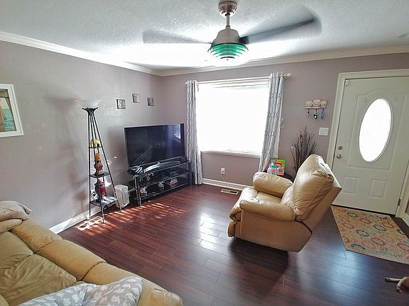 3rd image of 4908 Oakbrook Ct
