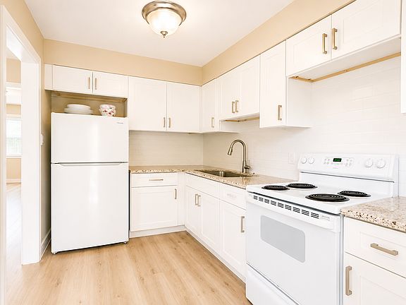 3rd image of 570 12th Ave NE APT 2