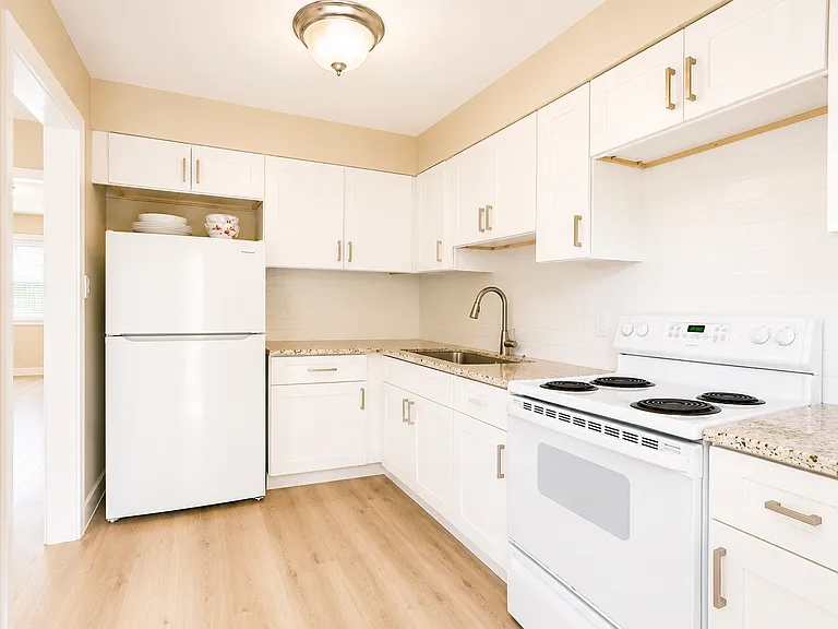 570 12th Ave NE #2 — Photo 3