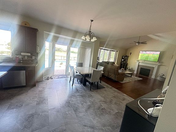 4th image of 623 Ambleside Ln