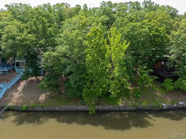 3 Glan Tai Dr, Sunrise Beach, MO 65079