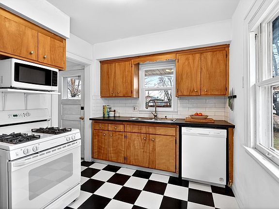 5th image of 1369 Hewitt Ave