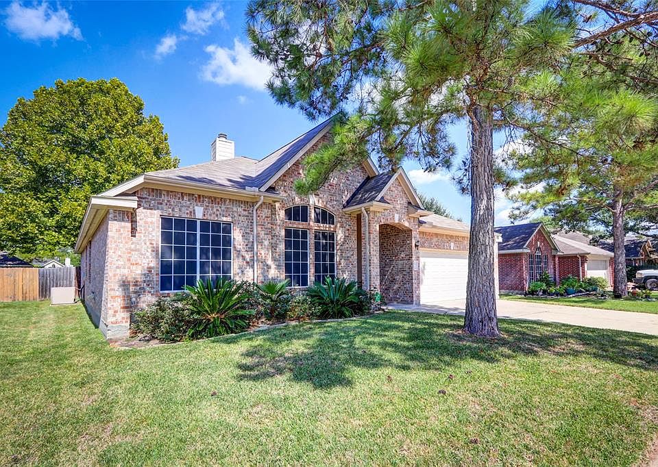 1st image of 18318 Cobblestone Dr