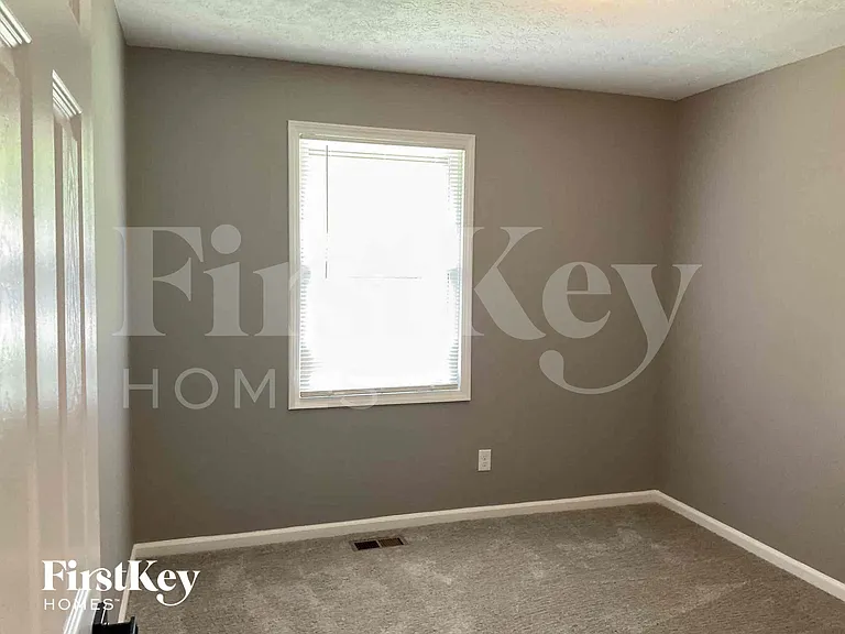 816 Broadview Dr — Photo 8