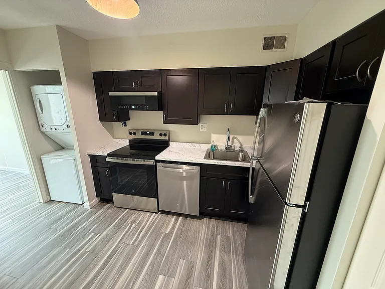 5500 Holmes Run Pkwy #320 — Photo 10
