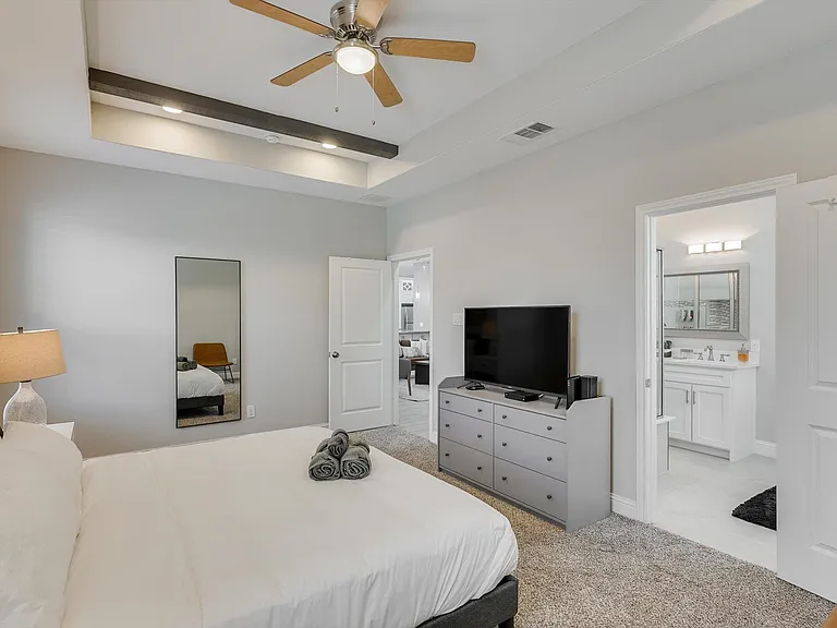 8206 Chesham Dr — Photo 23