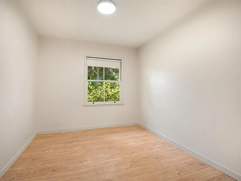 747 Northampton Dr — Photo 24