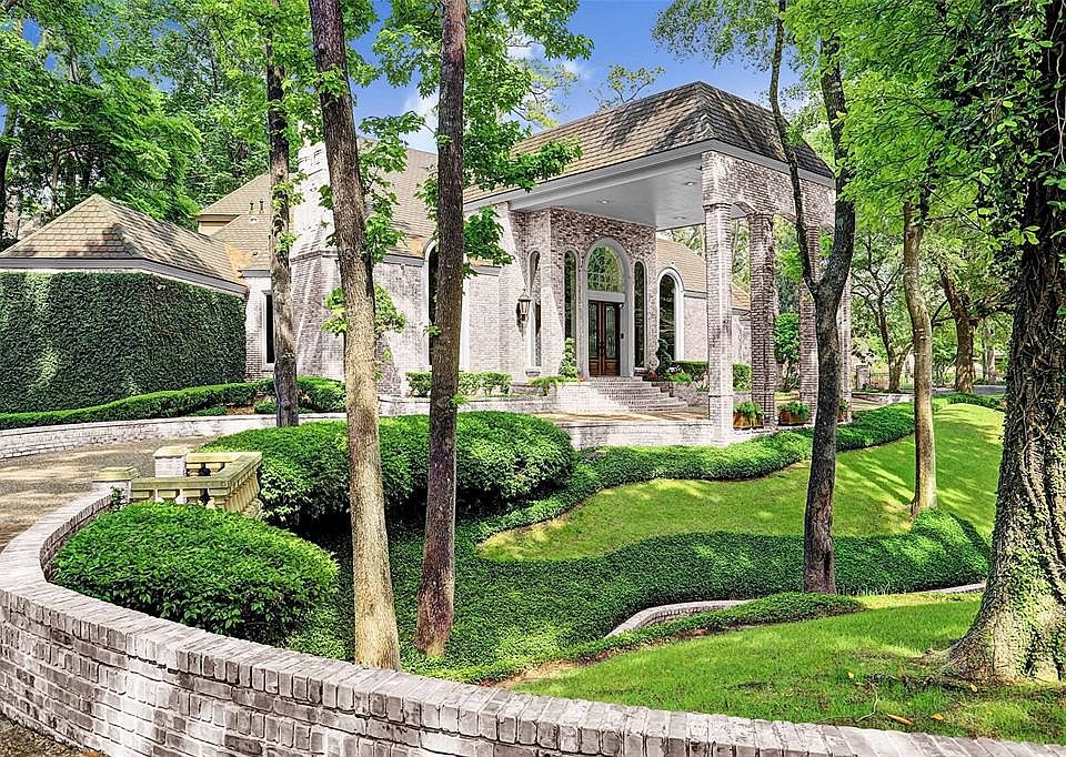 1st image of 1 Saddlewood Estates Dr